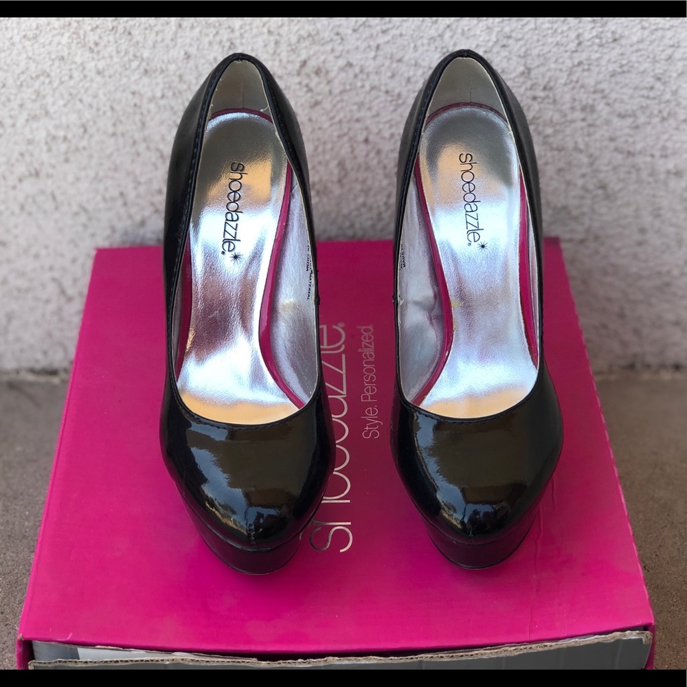 Black  pumps